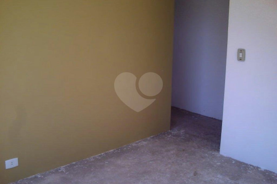 Sobrado à venda com 3 quartos, sendo 1 suíte, em Vila Irmãos Arnoni, São Paulo, SP