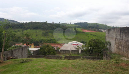 Sobrado à venda com 5 quartos, sendo 1 suíte,  no Centro, Bom Jesus dos Perdões, SP
