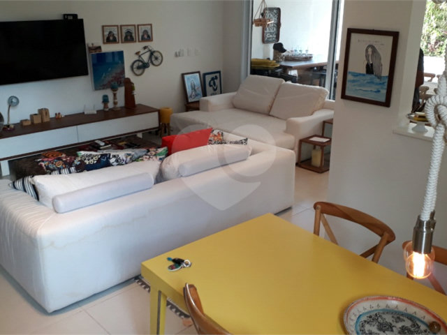 Casa à venda com 4 quartos, sendo 3 suítes,  no condomínio Residencial Vila Esmeralda, São Sebastião - SP