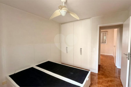 Apartamento à venda com 3 quartos, sendo 1 suíte,  em Moema, São Paulo, SP