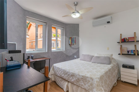 Casa à venda com 4 suítes no condomínio Vila Inglesa, São Paulo - SP
