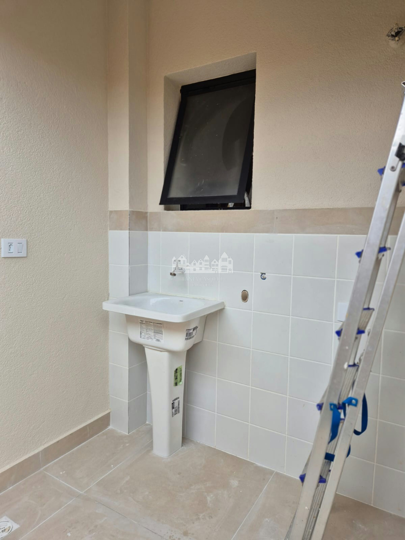 Casa à venda com 3 suítes em Vila Petrópolis, Atibaia, SP