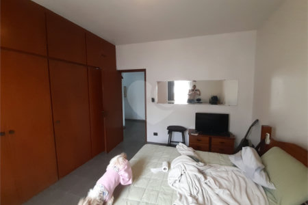 Vende-se: Sobrado no Cursino/Ipiranga, 2 Quartos, 2 Salas, 8 vagas de garagem!