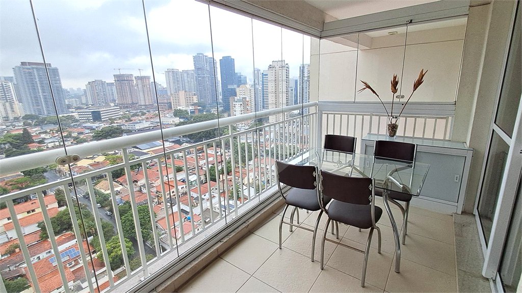 Apartamento à venda ou para alugar com 1 suíte em Vila Cordeiro, São Paulo, SP
