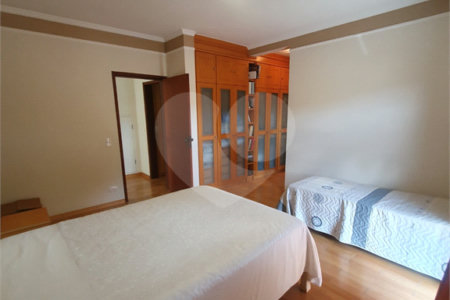 Casa à venda com 5 suítes no condomínio Vila Hípica I, Vinhedo - SP