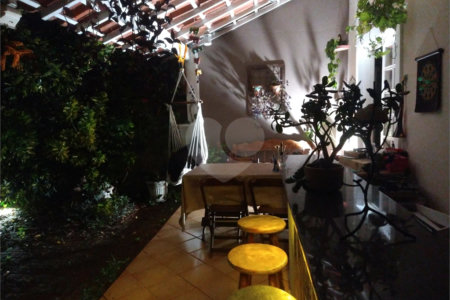 Casa térrea no Condomínio Parque dos Ipês.