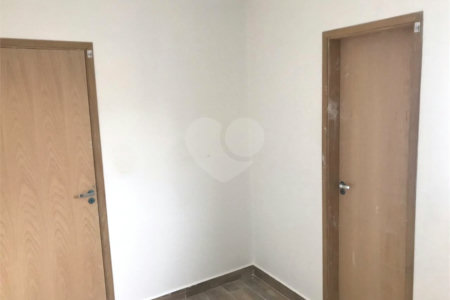 Casa à venda com 2 suítes no condomínio Residence Adelina, São Paulo - SP