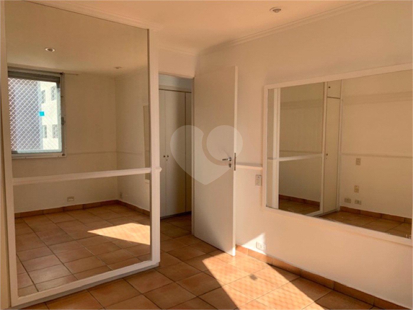 Apartamento à venda com 3 quartos, sendo 1 suíte, em Alto da Boa Vista, São Paulo, SP