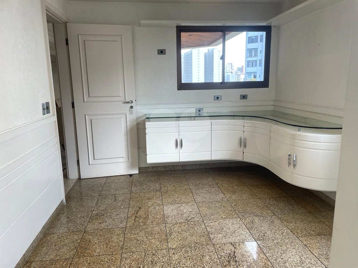 Apartamento à venda com 4 suítes em Vila Suzana, São Paulo, SP