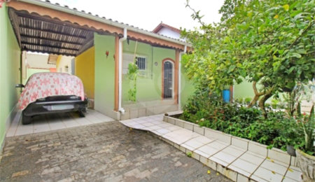 Casa à venda com 3 quartos, sendo 1 suíte,  em Estância Balneária Belmira Novaes, Peruíbe, SP