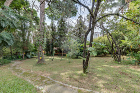 Casa Térrea à venda ou para alugar com 5 quartos, sendo 2 suítes,  em Jardim Prudência, São Paulo, SP
