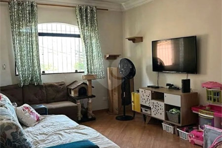 Sobrado à venda com 3 quartos, sendo 1 suíte,  em Parque Ipê, São Paulo, SP