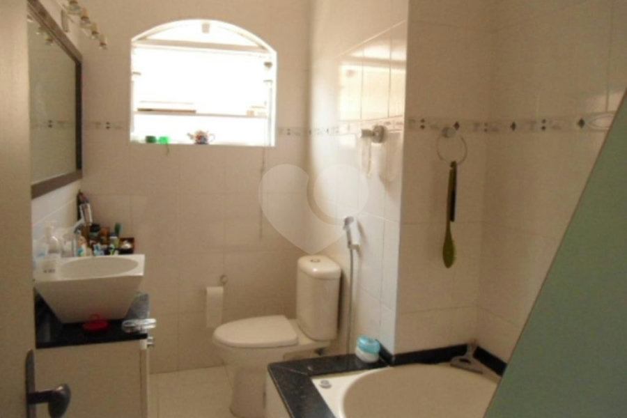 Sobrado à venda com 3 quartos, sendo 1 suíte,  em Parque Vitória, São Paulo, SP