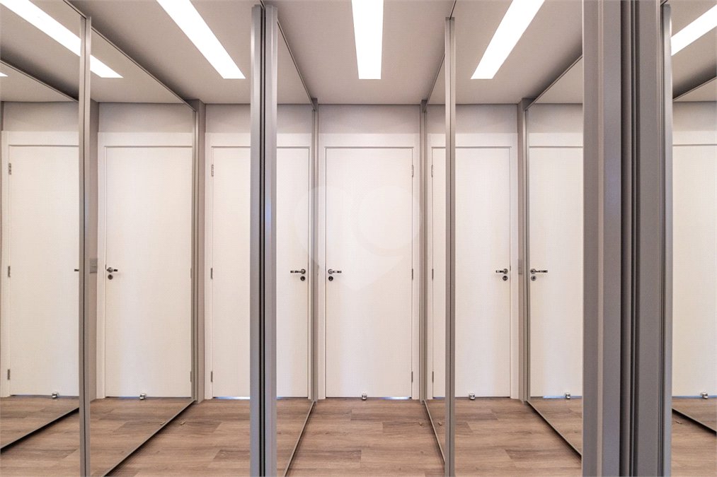 Apartamento à venda com 4 quartos, sendo 3 suítes,  em Jardim das Acácias, São Paulo, SP