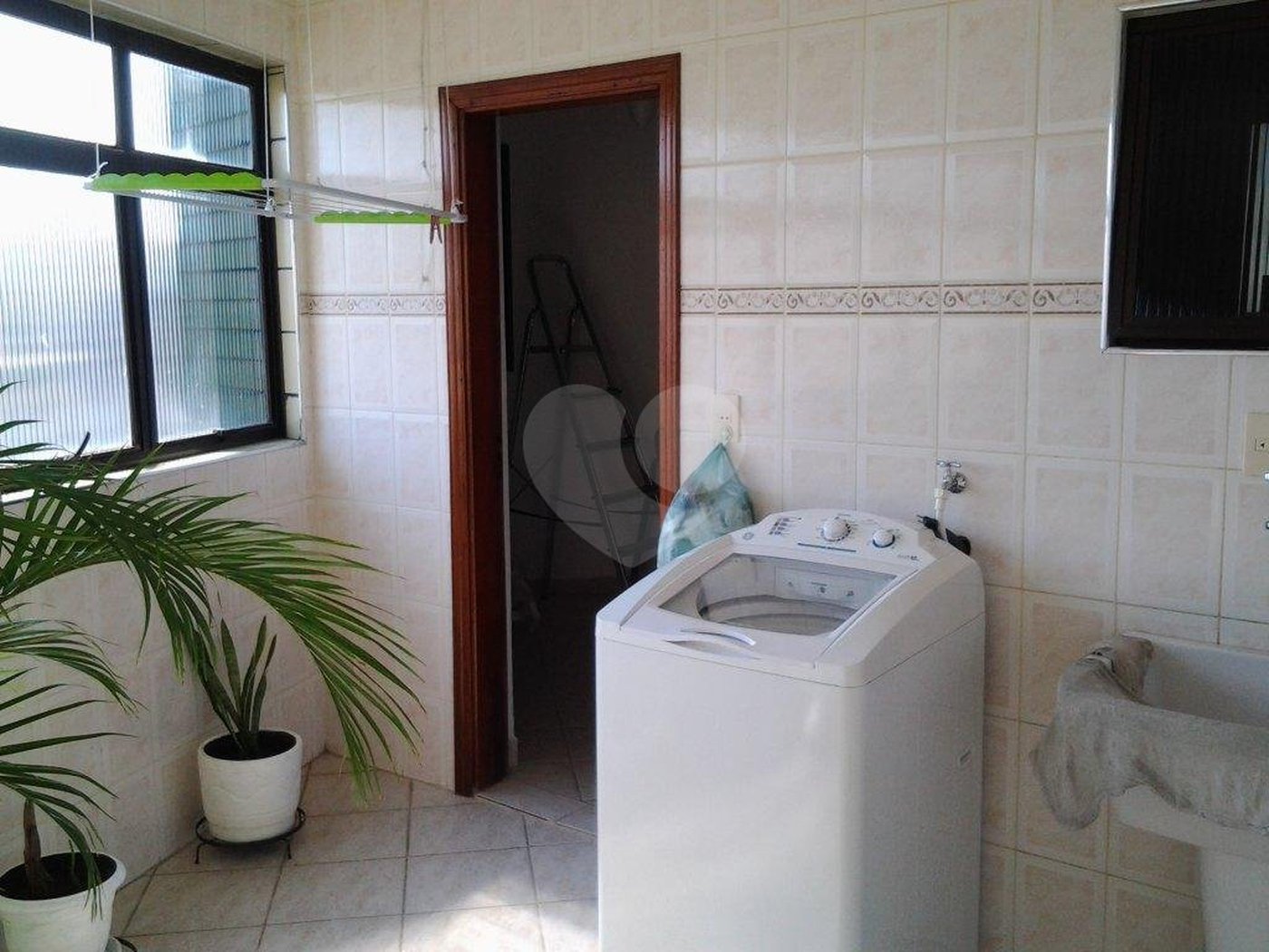 Apartamento à venda com 3 quartos, sendo 2 suítes, em Vila Tupi, Praia Grande, SP