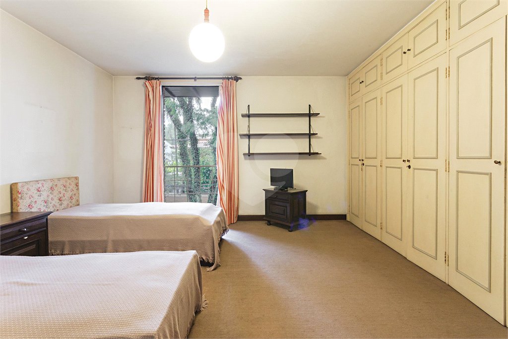 Casa à venda com 4 quartos, sendo 2 suítes, em Alto de Pinheiros, São Paulo, SP