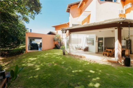 Casa à venda com 5 quartos, sendo 4 suítes, no condomínio Figueira Garden, Atibaia - SP