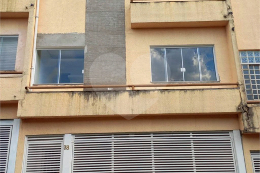 Casa à venda com 3 quartos, sendo 1 suíte, no condomínio Village St. Louis, São Paulo - SP