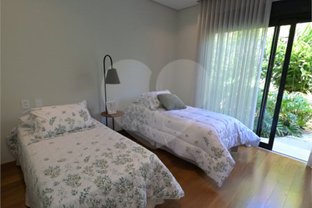 Casa à venda com 4 suítes no condomínio Villa dos Pinheiros, Indaiatuba - SP