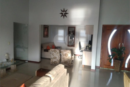 Casa à venda com 4 quartos, sendo 1 suíte, no condomínio Acmti - Colinas do Mosteiro, Terras de Itaici e Recanto dos Pássaros, Indaiatuba - SP