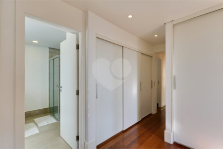 Apartamento à venda com 3 quartos, sendo 2 suítes,  em Alto da Boa Vista, São Paulo, SP