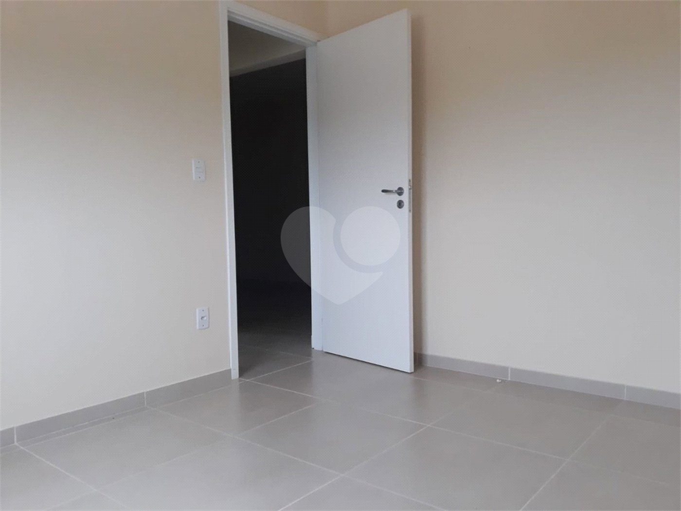 Apartamento à venda com 2 quartos, sendo 1 suíte,  em Jardim Brasil, São Roque, SP
