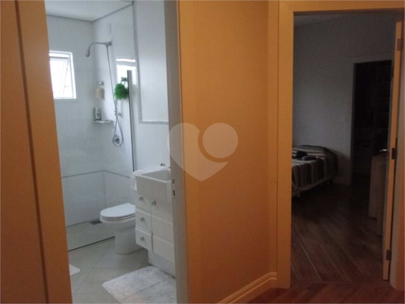 Casa à venda com 3 quartos, sendo 1 suíte, no condomínio Associação Amigos da Malota, Jundiaí - SP