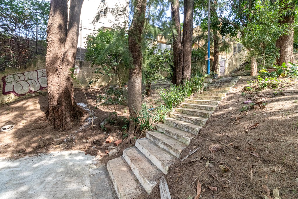 Casa Térrea à venda com 9 quartos, sendo 3 suítes, em Vila Romana, São Paulo, SP