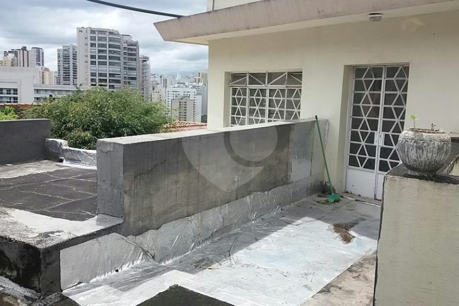 Casa à venda com 6 quartos, sendo 3 suítes, em Jardim São Bento, São Paulo, SP