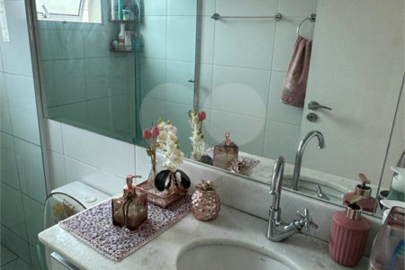 Sobrado à venda com 2 quartos em Jardim Carlos Cooper, Suzano, SP