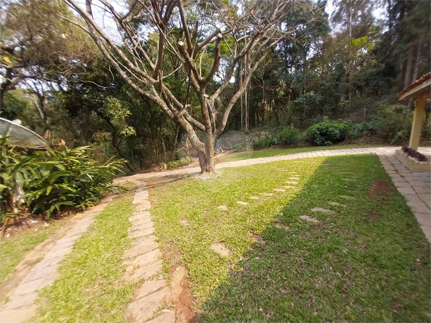 Chácara à venda ou para alugar com 3 quartos, sendo 1 suíte, em Chácaras Polozzi, Louveira, SP
