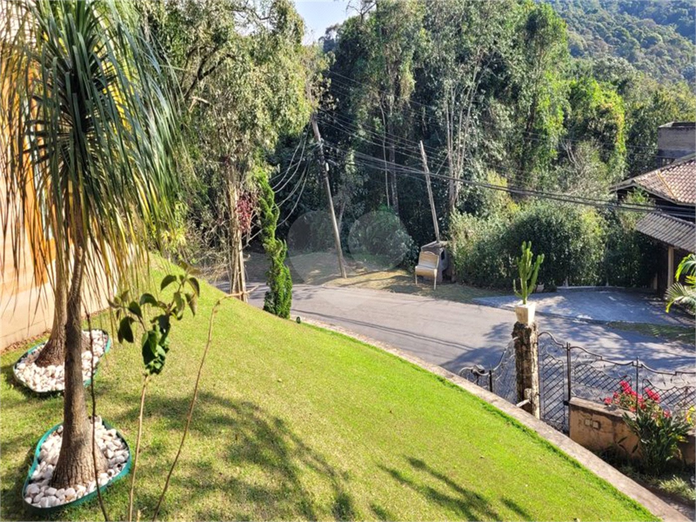 Casa à venda com 4 quartos, sendo 2 suítes, no condomínio Alpes da Cantareira, Mairiporã - SP