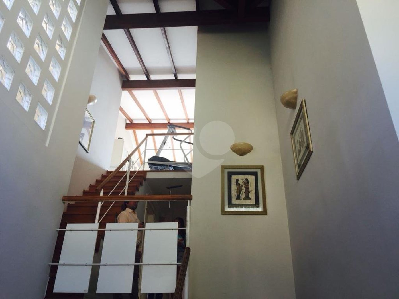Casa à venda com 5 quartos, sendo 4 suítes, no condomínio Jardim Vitória Régia, São Paulo - SP