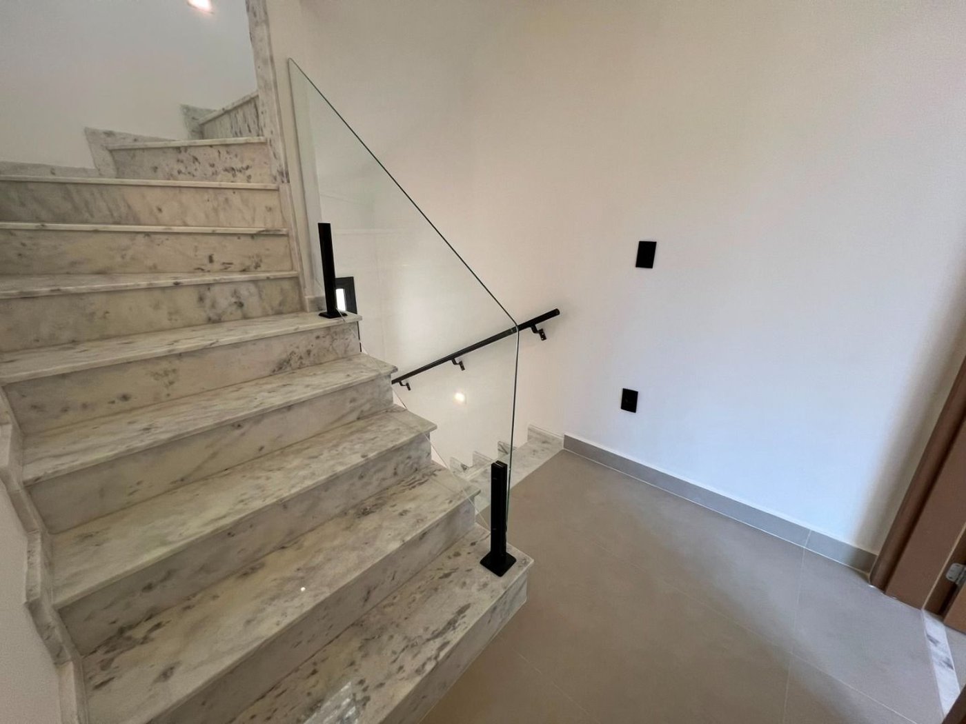 Sobrado com 4 dormitórios à venda, 234 m² por R$ 2.500.000,00 - Ponta da Praia - Santos/SP