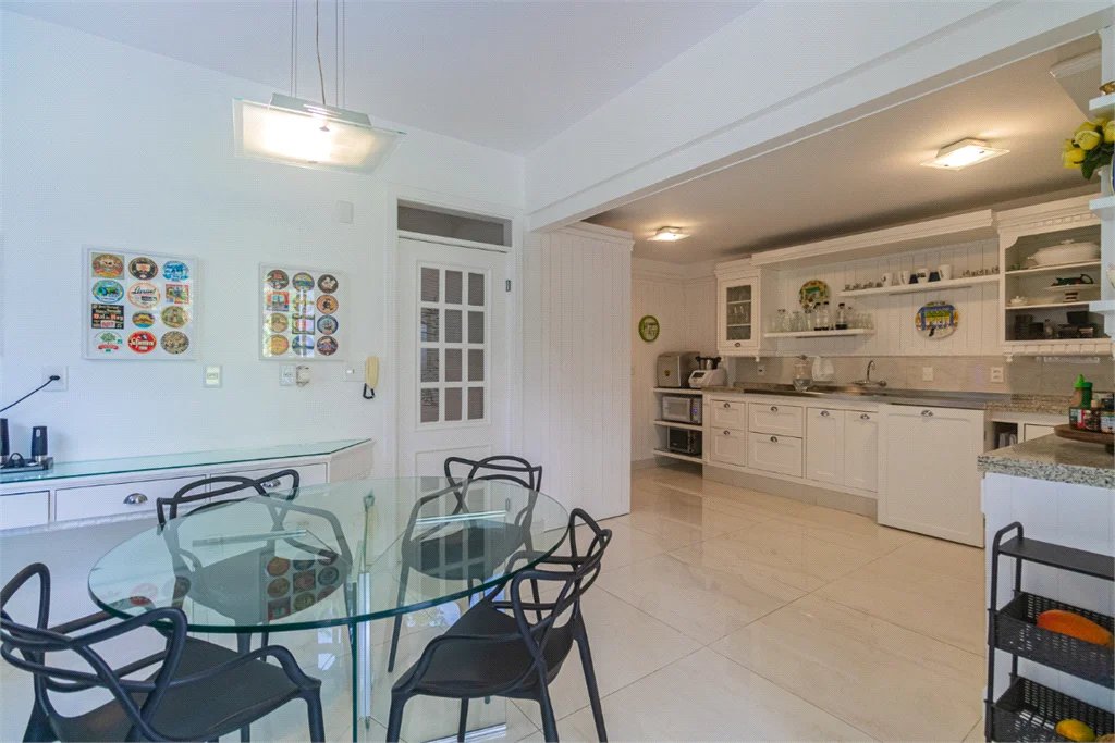 Casa à venda com 4 quartos, sendo 3 suítes, em Brooklin Paulista, São Paulo, SP