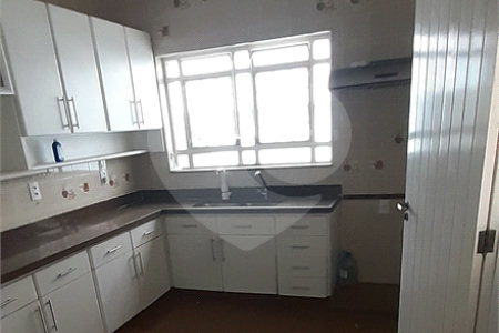 Casa à venda com 5 quartos, sendo 1 suíte, no Centro, Bom Jesus dos Perdões, SP