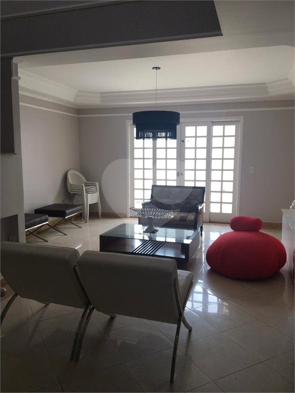 Sobrado à venda com 4 quartos, sendo 1 suíte, em Tremembé, São Paulo, SP