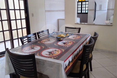 Sobrado à venda com 6 quartos, sendo 2 suítes, em Balneário Stella Maris, Peruíbe, SP