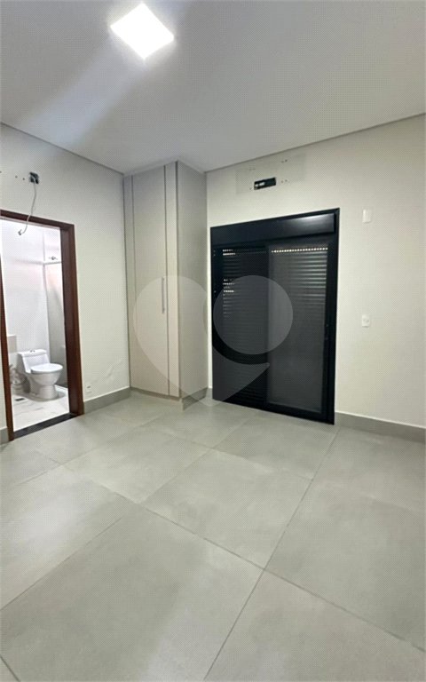 Casa à venda com 3 quartos, sendo 2 suítes, no condomínio Residencial Maria Dulce, Indaiatuba - SP