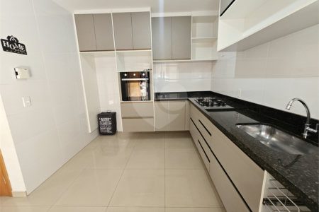 Sobrado à venda com 3 quartos, sendo 1 suíte,  em Vila Nivi, São Paulo, SP