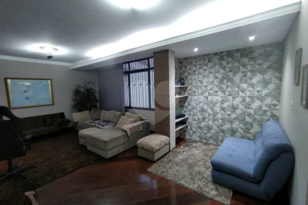 Sobrado à venda com 4 quartos, sendo 2 suítes, em Vila Paulicéia, São Paulo, SP