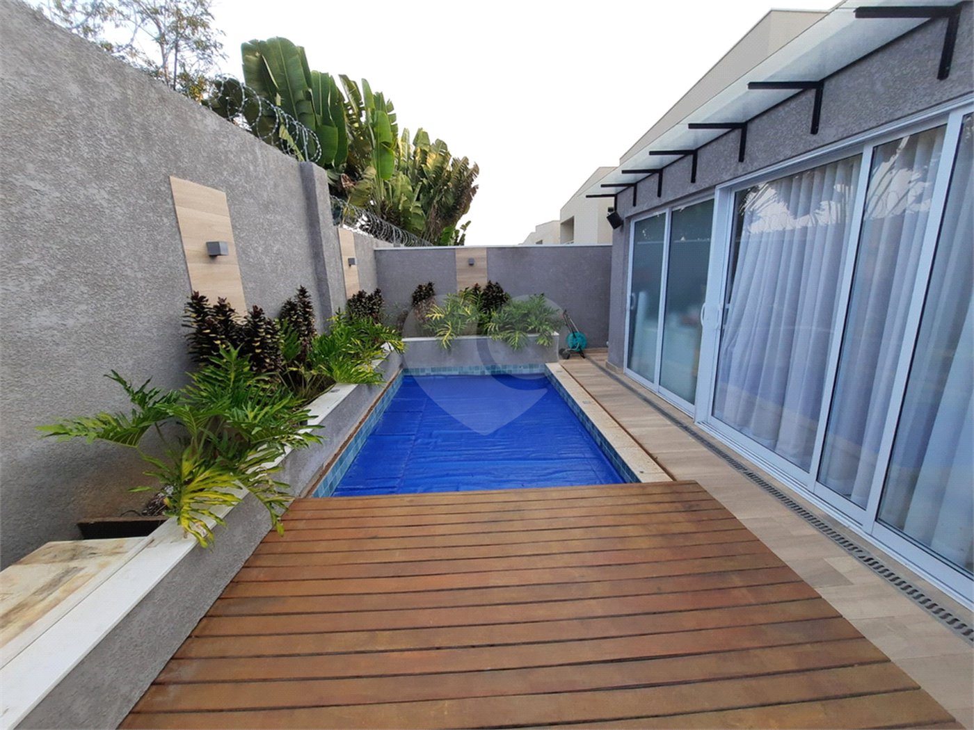 Casa à venda com 3 suítes no condomínio Ecovillagio, São Roque - SP