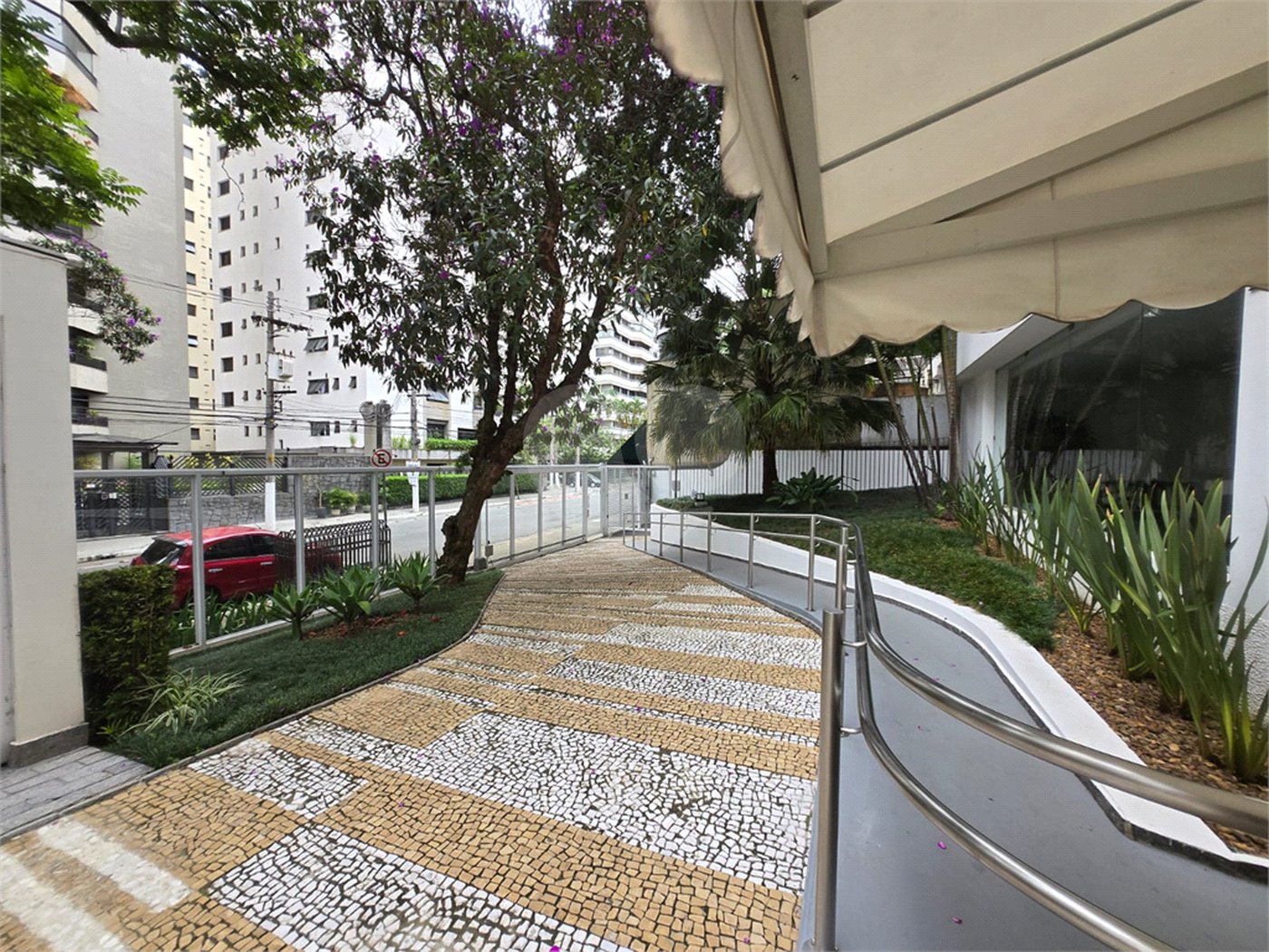 Apartamento à venda com 3 quartos, sendo 1 suíte, em Indianópolis, São Paulo, SP