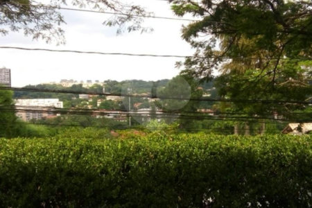 Casa à venda com 4 quartos, sendo 3 suítes, em Jardim Leonor, São Paulo, SP