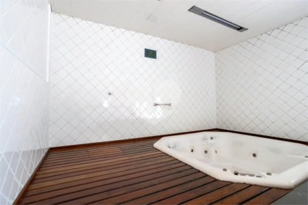 Apartamento à venda com 3 quartos, sendo 1 suíte, em Alto da Boa Vista, São Paulo, SP