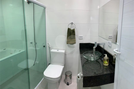 Casa à venda com 3 suítes em Vila Amorim, Suzano, SP