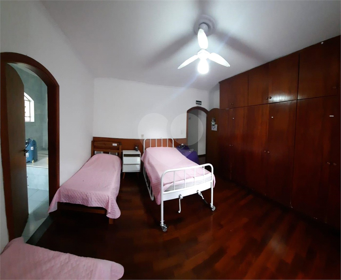 Sobrado à venda com 10 quartos, sendo 3 suítes, em Tremembé, São Paulo, SP