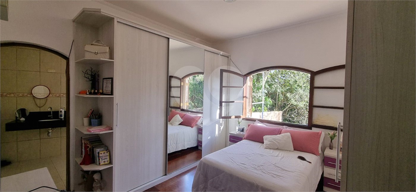 Casa à venda com 7 quartos, sendo 4 suítes, no condomínio Residencial Ypeville, Mairiporã - SP