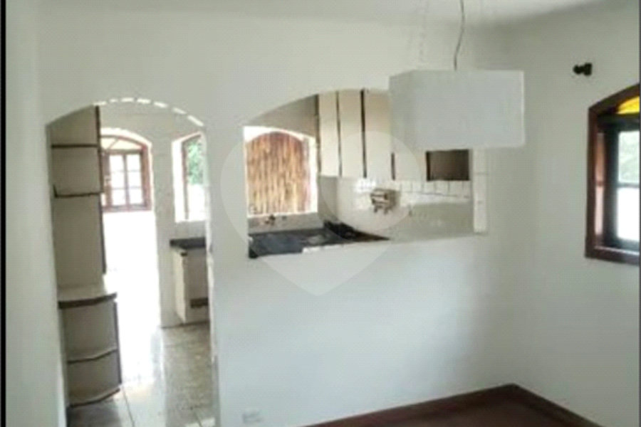 Sobrado à venda com 4 quartos, sendo 1 suíte, em Tremembé, São Paulo, SP