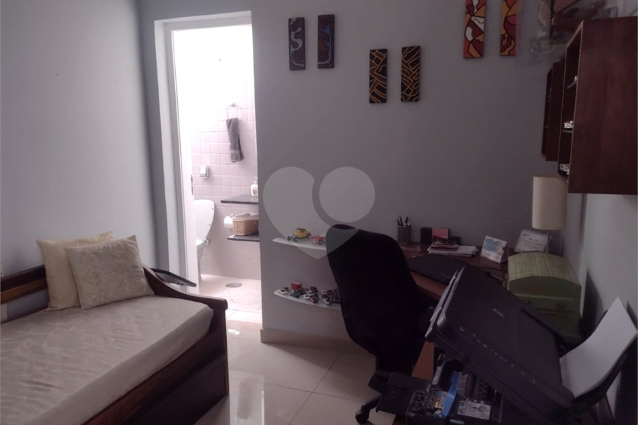 Sobrado à venda com 3 suítes em Parada Inglesa, São Paulo, SP